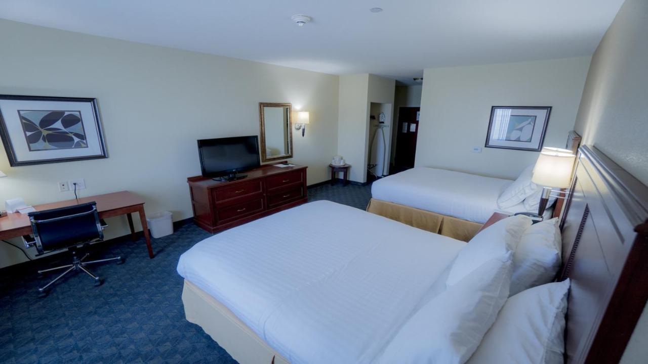 Holiday Inn Express Hotel & Suites Pampa By Ihg Стая снимка