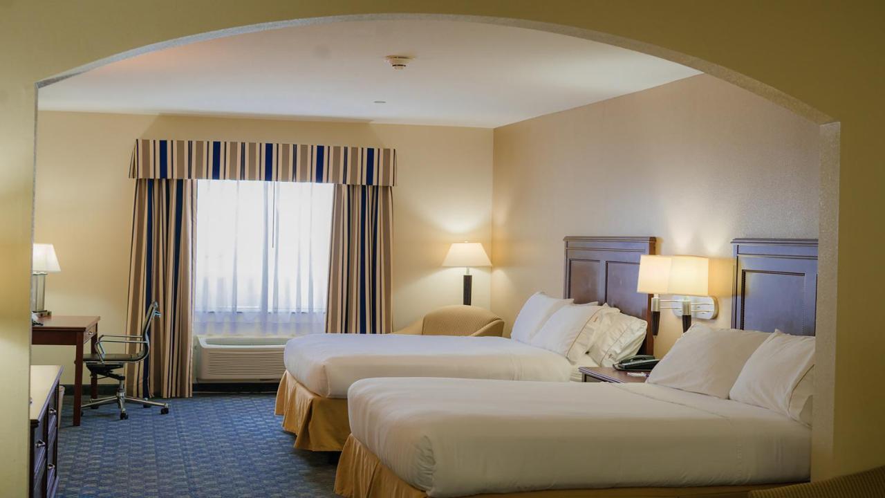 Holiday Inn Express Hotel & Suites Pampa By Ihg Екстериор снимка