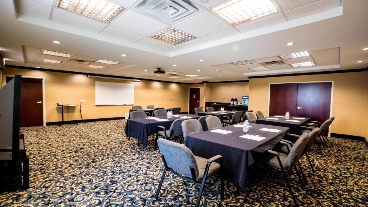 Holiday Inn Express Hotel & Suites Pampa By Ihg Екстериор снимка