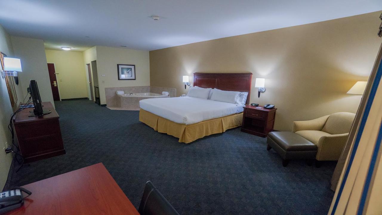 Holiday Inn Express Hotel & Suites Pampa By Ihg Екстериор снимка