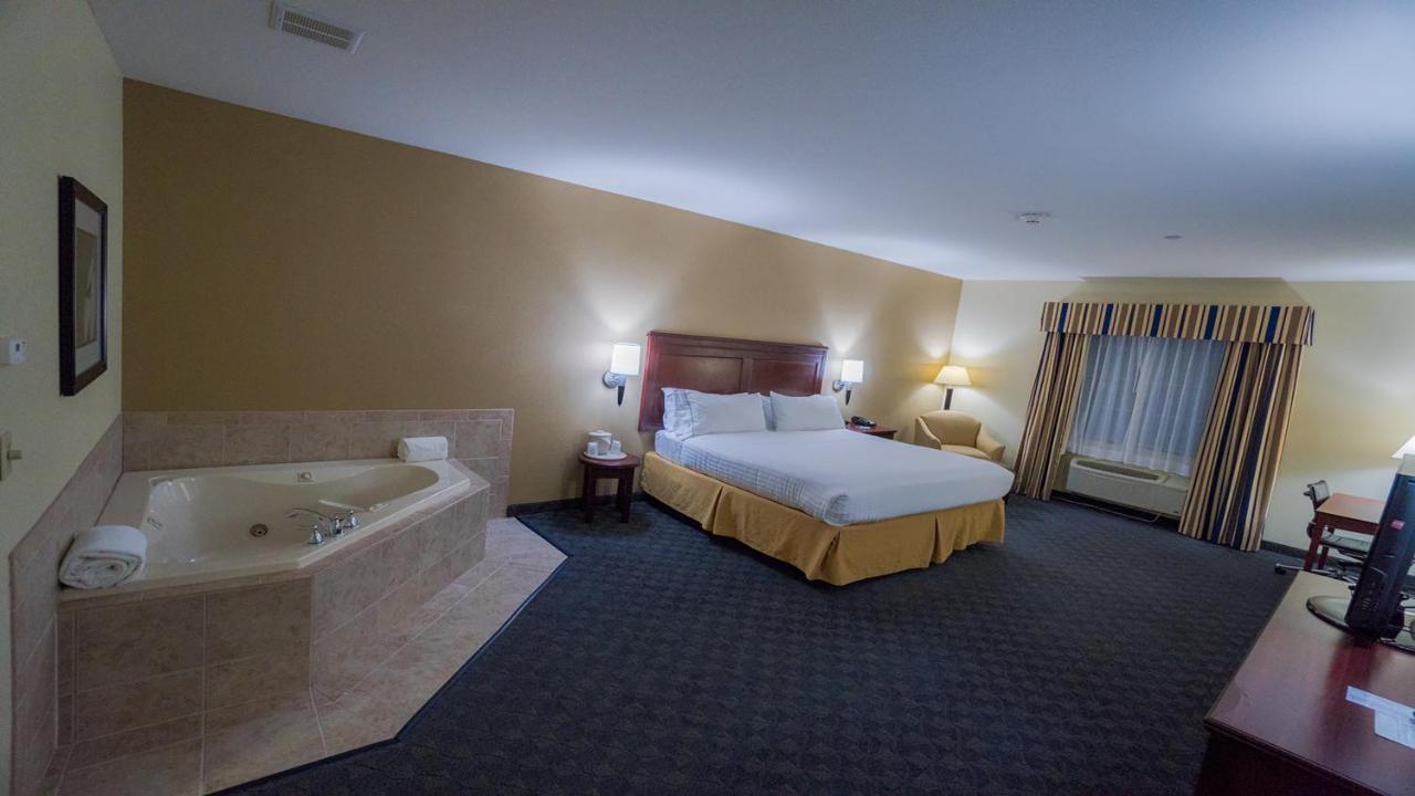 Holiday Inn Express Hotel & Suites Pampa By Ihg Екстериор снимка