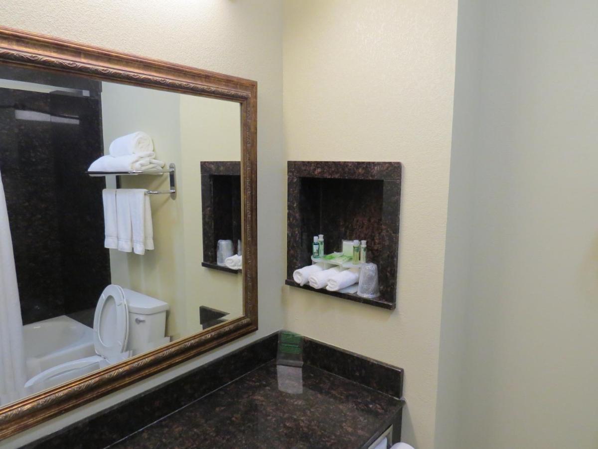 Holiday Inn Express Hotel & Suites Pampa By Ihg Екстериор снимка